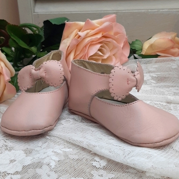 Pink bow baby shoes Buckle my Shoe - Picture 11 of 11